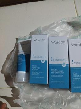 Product Review of WARDAH 5% Azeclair + Salicylic Acid serum Acnederm Acne Care 15 ml - Serum dengan Tea Tree Oil - Serum Jerawat dan Mencerahkan Kulit - Menyamarkan Noda Bekas, Mengurangi Minyak Berlebih - Skincare from Tokopedia customer review 0