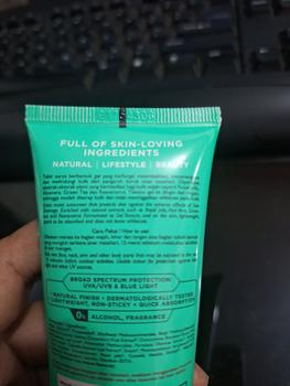 Product Review of AZARINE Sunscreen Hydrasoothe Gel SPF 45 PA++ Aqua Essence Sun Shield Serum SPF 50 PA++ Semua Jenis Kulit Berjerawat Berminyak Wajah Sunblock Perawatan Facial from Tokopedia customer review 1