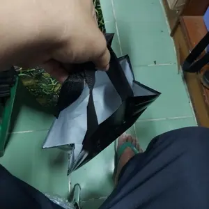 Aolon Black non-woven matte printed gold gift bag tote bag