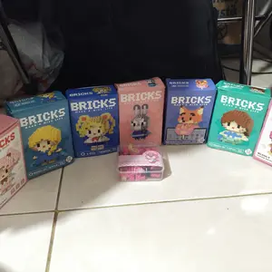 Mainan blok bangunan DIY karakter kartun lucu blok bangunan mainan edukasi anak-anak ornamen komputer dekorasi kantor toys JM