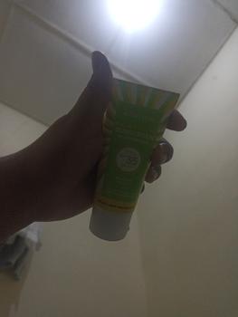 Product Review of AZARINE Sunscreen Hydrasoothe Gel SPF 45 PA++ Aqua Essence Sun Shield Serum SPF 50 PA++ Semua Jenis Kulit Berjerawat Berminyak Wajah Sunblock Perawatan Facial from Tokopedia customer review 3