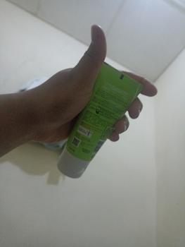 Product Review of AZARINE Sunscreen Hydrasoothe Gel SPF 45 PA++ Aqua Essence Sun Shield Serum SPF 50 PA++ Semua Jenis Kulit Berjerawat Berminyak Wajah Sunblock Perawatan Facial from Tokopedia customer review 2
