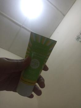 Product Review of AZARINE Sunscreen Hydrasoothe Gel SPF 45 PA++ Aqua Essence Sun Shield Serum SPF 50 PA++ Semua Jenis Kulit Berjerawat Berminyak Wajah Sunblock Perawatan Facial from Tokopedia customer review 1