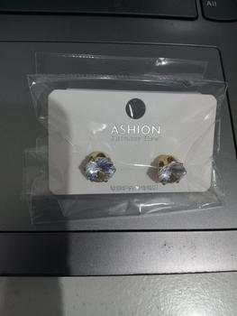 Product Review of Anting Tusuk Titanium Anti Karat Bulat Satu Mata Asli Wanita Silver from Tokopedia customer review 1