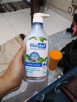 Product Review of Biodef Mint - Sea Salt Botol 550ml| Sabun Mandi Cair Antiseptik Aman dan Halal | Sabun Mandi Melembabkan Whitening | Sabun Mandi Cair untuk Kulit Kering from Tokopedia customer review 1