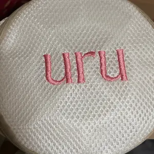 [Hadiah] URU Tas Cuci Bra Anti Deformasi Kantong Laundry Tebal untuk Mesin Pelindung Pakaian Dalam Wanita Kain Halus & Ritsleting Tertutup Rapi