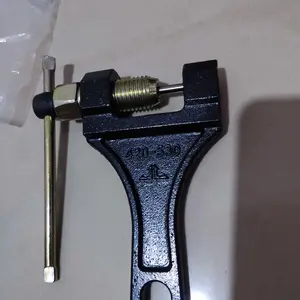 ISKU Treker Pemotong Rantai Motor Chain Breaker Cutter Alat Potong Sambung Lepas Mata Rantai 420 428 520 530 Vixion RX King CB Moge Touring Alat Bengkel Montir Mekanik Otomotif Baja Solid Carbon Steel Black Oxide Heavy Duty Original Garansi