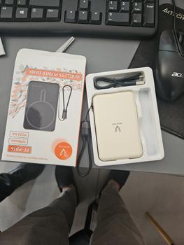 Product Review of ROJO FOX Magnetic Power Bank 5000mAh/10000mAh - Magsafe Wireless Charging, PD 20W/22.5W Fast Charging, Ultra-Slim & Portable, 15W Wireless Charger untuk phone 15/14/13/12 & Android | Tampilan LED, Garansi Resmi (Hijau/Hitam) Powerbank from Tokopedia customer review 2