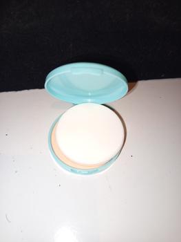 Product Review of WARDAH Everyday Luminous Two Way Cake Refill - Bedak Dengan Hasil Matte Yang Halus Ringan Dengan Kandungan Vit E - Oil Control dengan Hasil Akhir Natural - Makeup from Tokopedia customer review 0