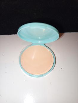 Product Review of WARDAH Everyday Luminous Two Way Cake Refill - Bedak Dengan Hasil Matte Yang Halus Ringan Dengan Kandungan Vit E - Oil Control dengan Hasil Akhir Natural - Makeup from Tokopedia customer review 1