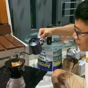 One Two Cups Alat Penggiling Kopi Manual Coffee Bean Grinder E810 - Black