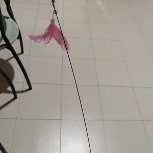 Mainan kucing Bulu Tongkat Lentur Bisa DiLepas dan putar Pasang Untuk Kucing Anjing Dengan Suction Cup/Cat Teaser Stick
