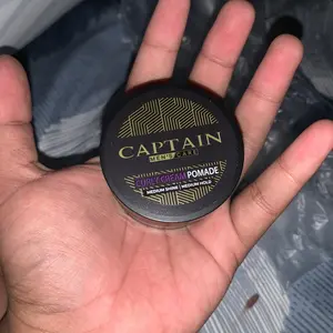 Captain Hairstyling Curly Cream Pomade 30gr / Pomade Pria / Medium Hold / Medium Shine / Moisturizing / Melembabkan Rambut / Membuat Rambut Ikal Kering Menjadi Lembut Berkilau Perawatan Cowok