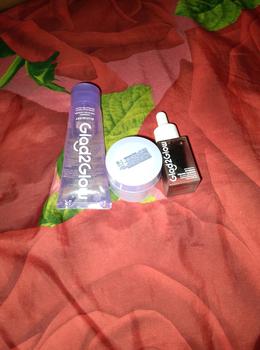 Product Review of Glad2Glow bundle 3in1 Peeling Solotiom Exfoliathing +Moizturizer Blueberry + Facial Cleanser Blueberry Mencerahkan Extract Niacinamide Pha Mengencangkan Wajah g2g from Tokopedia customer review 0