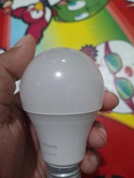 Product Review of Lampu Philips RadiantLine Multipack Bohlam LED 9W 6500K Putih from Tokopedia customer review 3