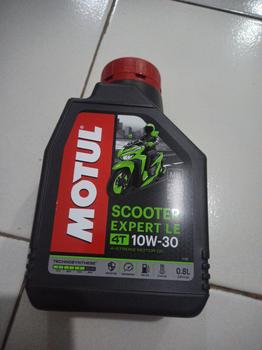 Product Review of OLI MOTUL SCOOTER EXPERT LE SAE 10W-30 800 ML - 1 LITER  (HIJAU) ORIGINAL Kendaraan Mesin Motor Motorcycle Oil from Tokopedia customer review 1