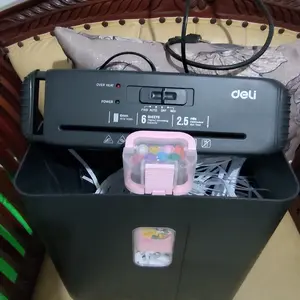 Deli Paper Shredder / Mesin Penghancur Kertas 6 Lembar Kapasitas 12 Liter ET102SC
