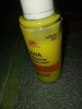 Product Review of [100ml] WHITE INC AHA Body Lotion to Whitening & Moisturising | Hand Body Lotion Pencerah Mencerahkan Melembabkan Sebagai Body Booster |  Arbutin, Glycolic, Niacinamide from Tokopedia customer review 1