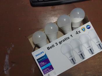 Product Review of Lampu Philips RadiantLine Multipack Bohlam LED 9W 6500K Putih from Tokopedia customer review 2