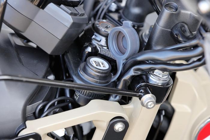 Gambar Port USB Kit Twin CT125 KIJIMA 304-6302 dari Webike Indonesia Kota Administrasi Jakarta Selatan Tokopedia