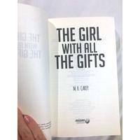 Gambar The Girl With All The Gifts dari Mizanstore Jakarta Kota Depok 4 Tokopedia