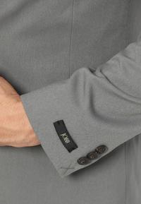 Gambar Jobb Bellmore-T1 Jas Pria Slim Fit Light Grey - Light Grey, S dari JOBB Official Store Kota Depok 5 Tokopedia