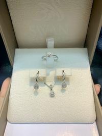 Gambar Perhiasan Set Berlian Desain Kotak Swan Jewellery - LIONTIN dari Swan Jewellery Kota Administrasi Jakarta Selatan 2 Tokopedia