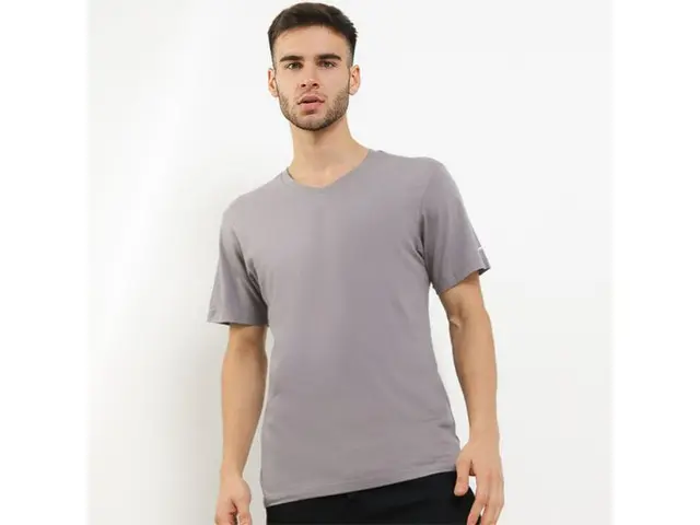 Gambar Kaos Dalam Pria Hush Puppies 2 Ss Vneck Modal All Gray - All Gray, M dari Hush Puppies Official Store Kota Tangerang 5 Tokopedia