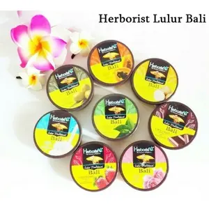 Herborist Lulur Bali Scrub Badan Tradisional Dengan Ekstrak Strawberry Asli Untuk Membersihkan Kulit Kusam Dan Membuatnya Lebih Cerah