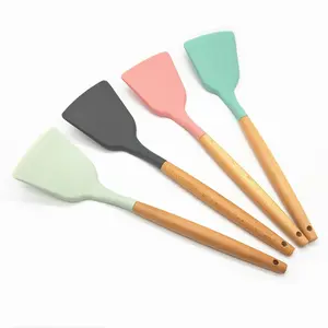 Spatula Silicone Utensil Gagang Kayu Tahan Panas