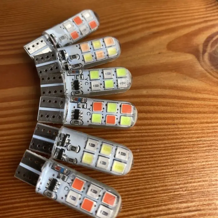 SEPASANG (2 BIJI) Lampu Led Senja T10 12 Led Truk Bis 24 Volt Nyala 2 Warna Kedip 3