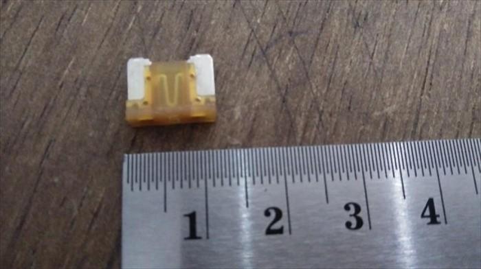 Gambar Sekring Sekering Buntung Fuse Innova Mobil Motor 5 Ampere 5A Orange dari JayaRayaParts Kab. Tangerang Tokopedia