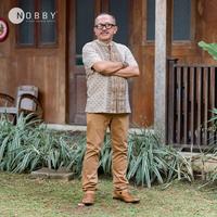 Gambar Nobby Men Baju Kemeja Koko Pria Koleksi Lebaran 2025 Regular Short Mandarin Lengan Pendek Bahan 100% Cotton Rawinda RSM - Coklat, M dari Nobby_NEW Kota Tangerang Selatan 4 Tokopedia