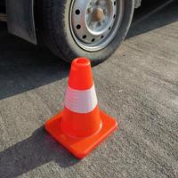Gambar Traffic Cone Orange Kerucut Lalu lintas Tinggi 30 CM dari SSBO Toko Kab. Tangerang 5 Tokopedia