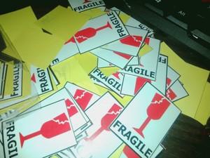 Gambar STIKER FRAGILE 1 SMALL dari Ihsan Plast Kab. Malang Tokopedia