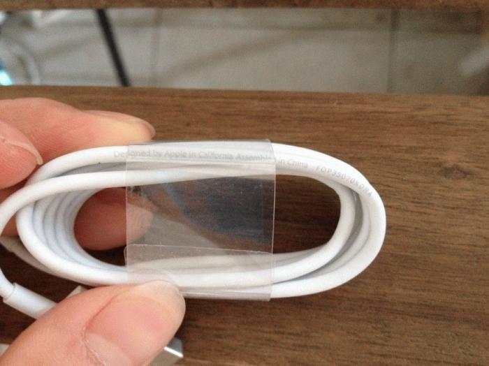Gambar Kabel Data Original Iphone 5 dari WarungHJ . com Kota Administrasi Jakarta Utara Tokopedia