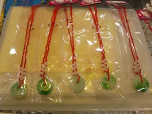 kalung liontin batu giok donat