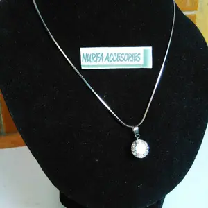 Kalung Liontin wanita Batu Diamon Emerald Titanium Stainless steel