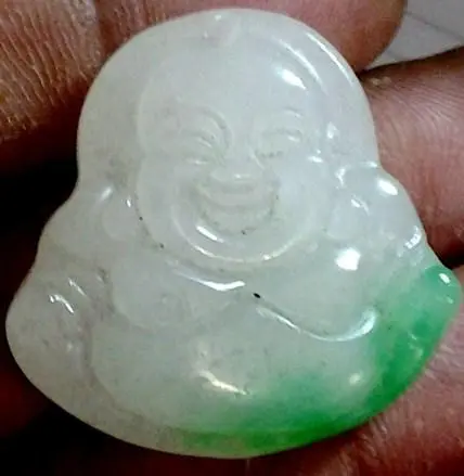liontin white green jade stone ukiran Budha Tertawa (Matrya)