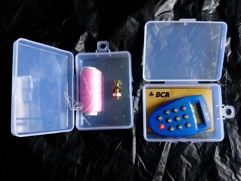 kotak box plastik serba guna kartu nama ATM, klik BCA Mandiri, benang 0