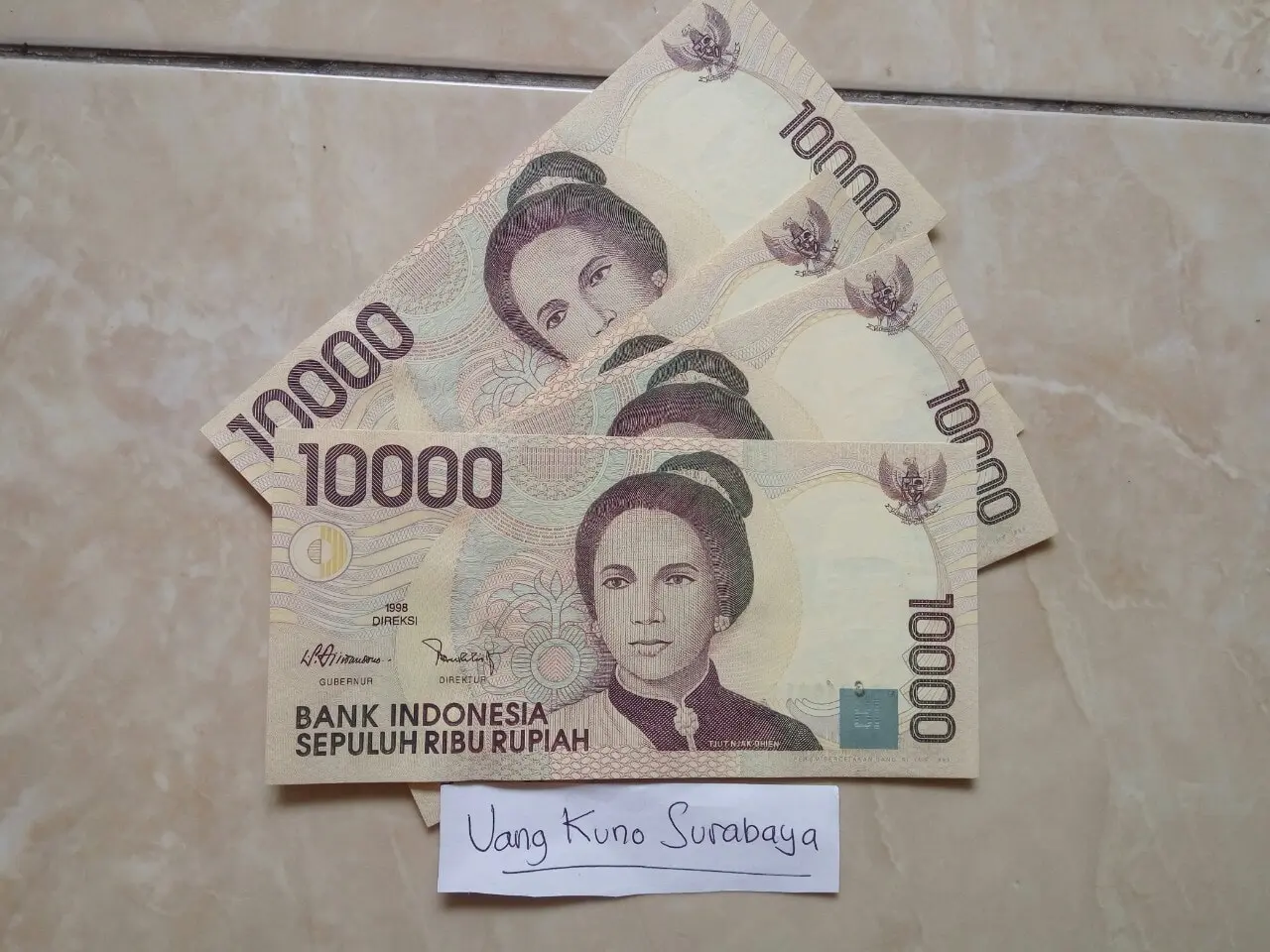 uang kuno 10.000 rupiah cutnyadin cut nya din 1998 baru n mulus