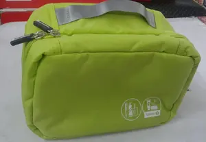 TOILETERY BAG GREEN PASSPORT