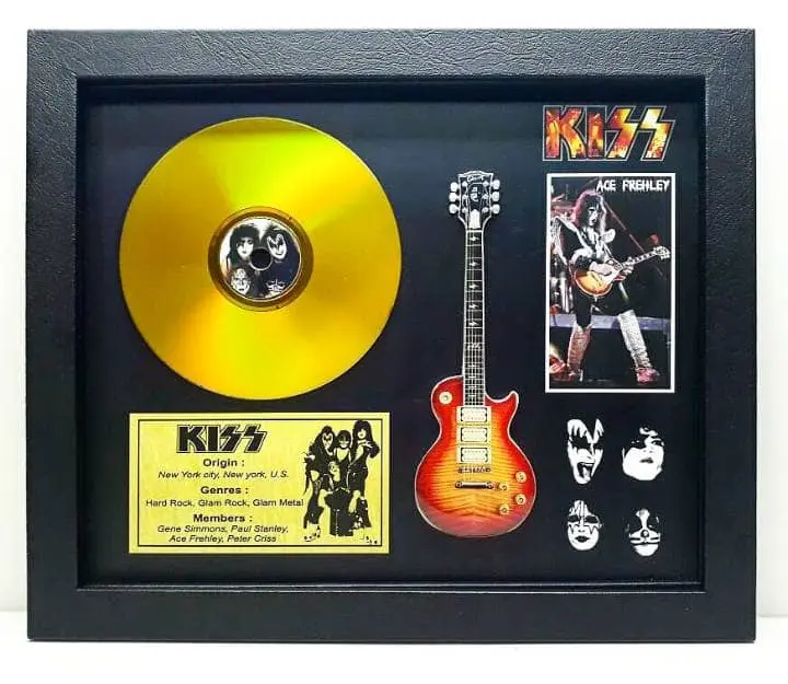 Pigura Musik Shadowbox Golden disk Kiss