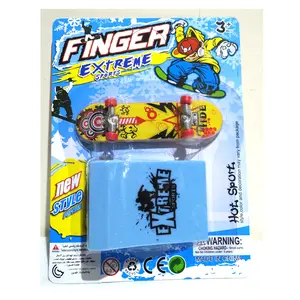 Mainan skateboard mini dengan arena - Skatepark ( Techdeck )