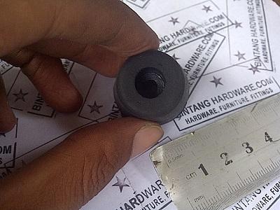 AK-02 Alas Karet Bulat Hitam Ambalan Tatakan Kaki Kursi Meja Bangku 1