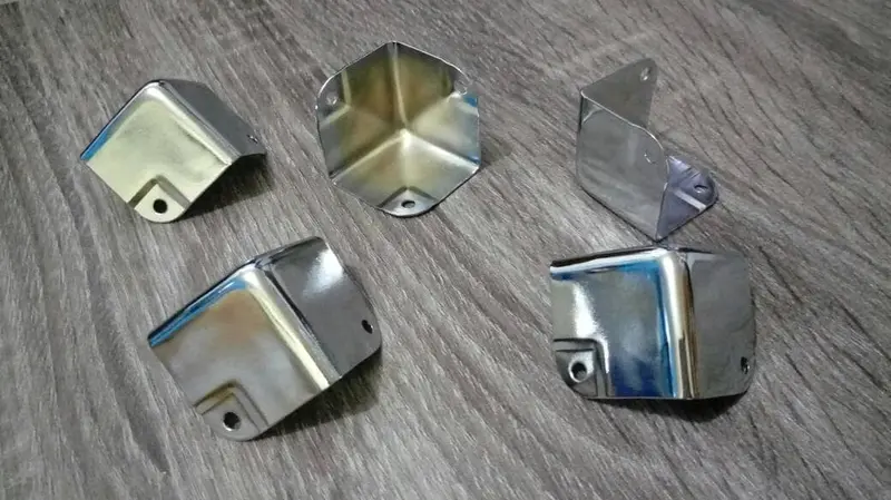 CORNER HARD CASE KOTAK 0