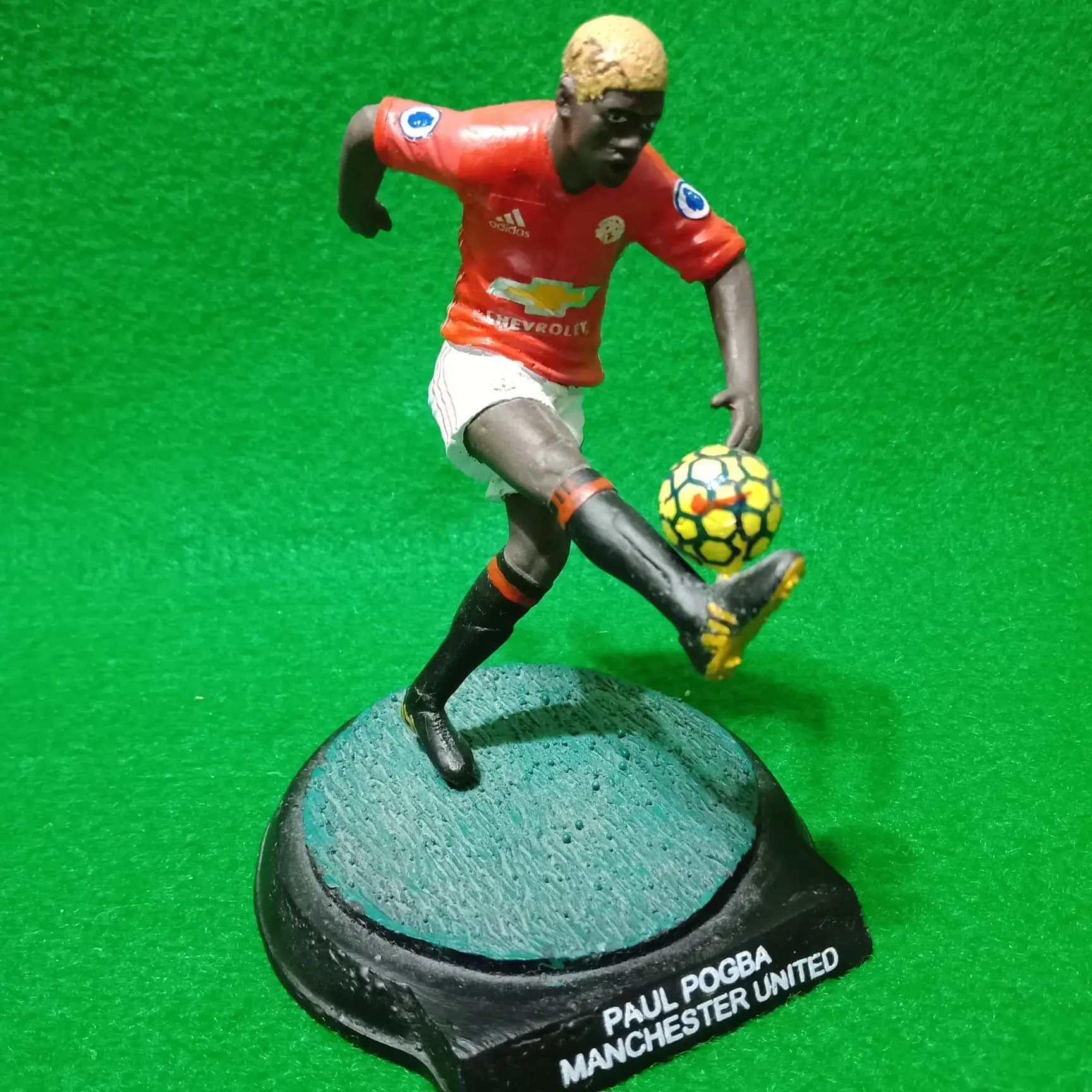 Miniatur Pemain Bola: Paul Pogba Man United (12 CM)