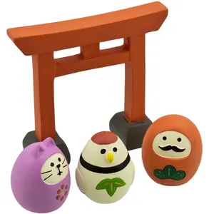 Pajangan DECOLE Concombre - Torii with Daruma and Friends