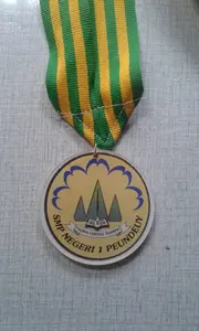 medali wisuda akrilik satu muka murah