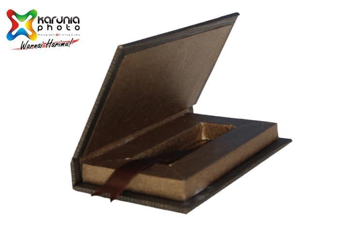 Flashdisk Storage Box BOX FLASHDISK /USB EXCLUSIVE BAHAN BLUDRU - Shop | Tokopedia